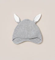 This Kit & Kin grey bunny baby hat is crafted from GOTS-certified organic cotton, designed for newborn comfort and thoughtful baby shower gifting.